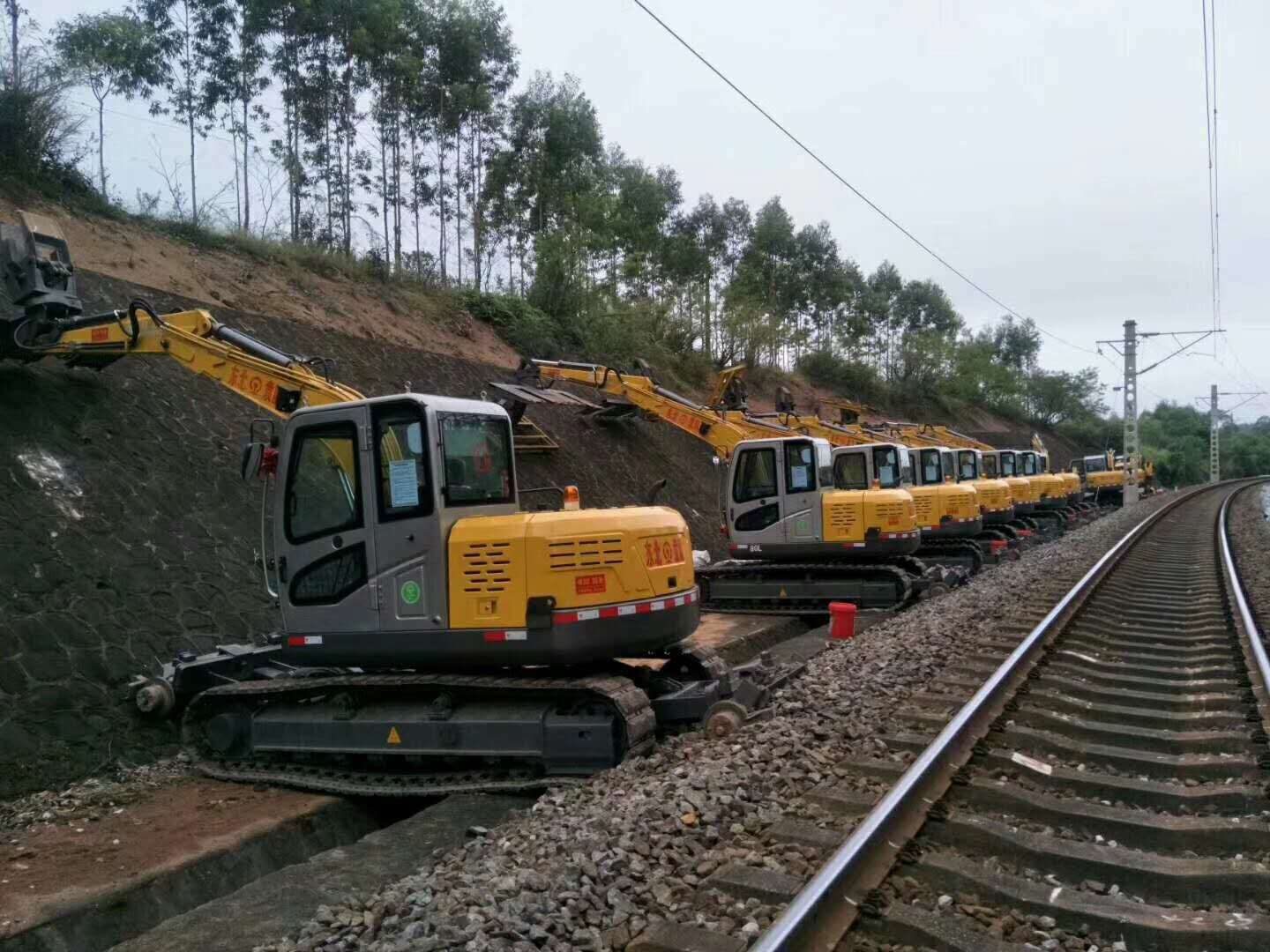 Working scene of Jing Gong crawler excavator with railway sleeper changer 