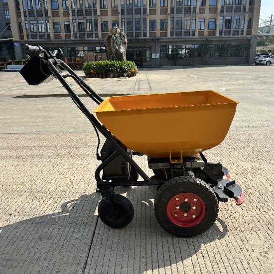 Agricultural fertilizer spreading machine