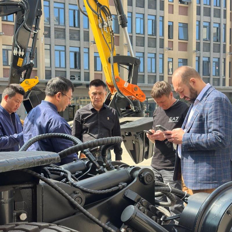 The Russian partner conducted a thorough investigation into the production capabilities of Jinggong excavators