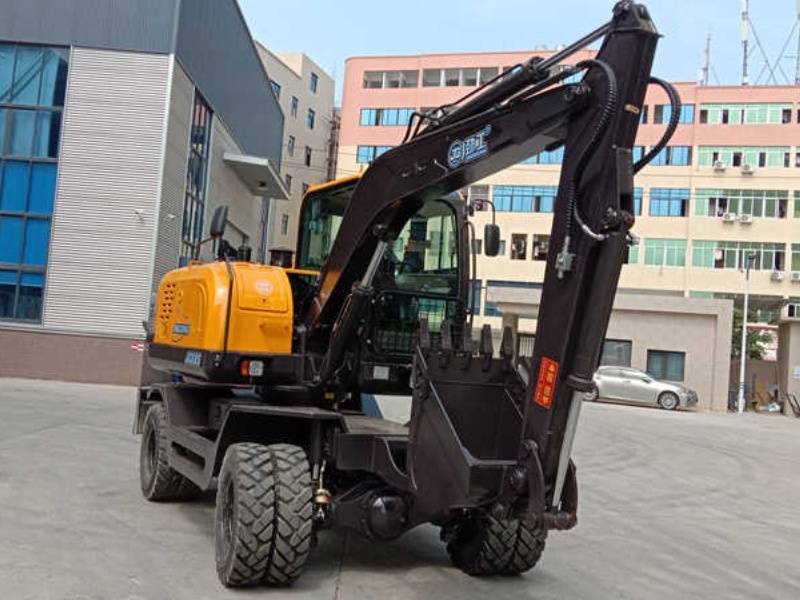 Ekskavator bucket beroda JG80S adalah mitra ideal untuk proyek rekayasa perkotaan dan pedesaan